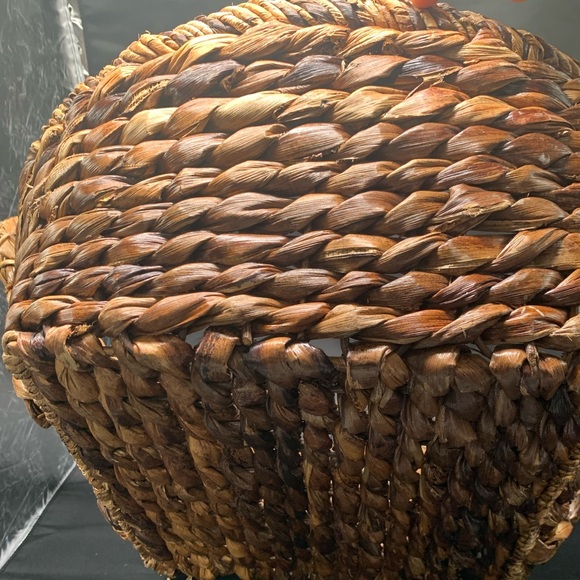 Large woven basket with handles. Thick woven - Picture 4 of 6